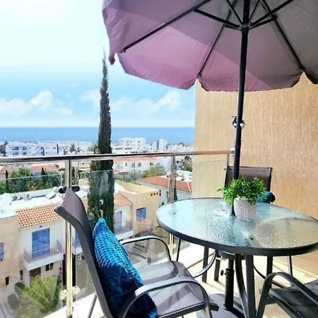 Stunning Sea View Pools Gym Balcony
